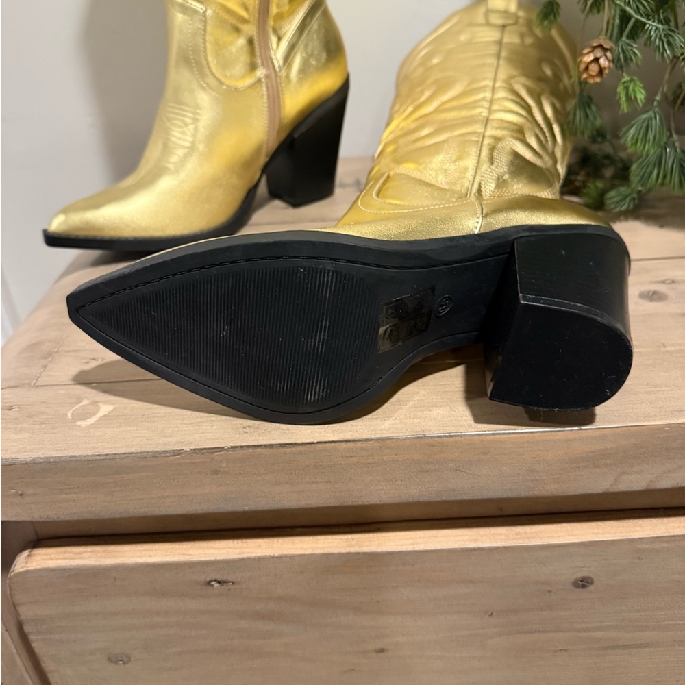 Shiny Gold Cowboy Boots - Picture 4 of 4